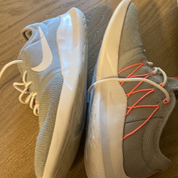 Nike  Women's Size 9 - Picture 6 of 9